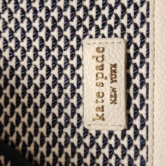 Gently use Kate Spade crossbody. - Picture 2 of 9
